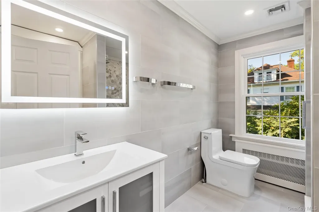 99 Warner Avenue Roslyn Heights NY 11577