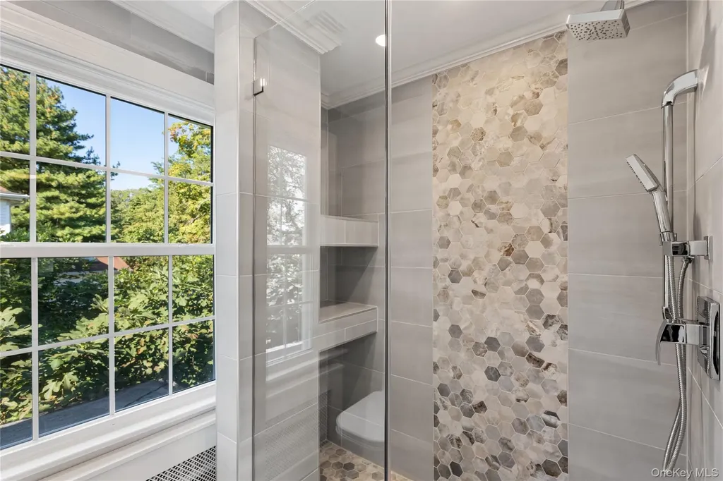 99 Warner Avenue Roslyn Heights NY 11577
