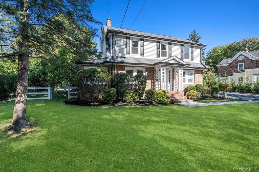 99 Warner Avenue Roslyn Heights NY 11577