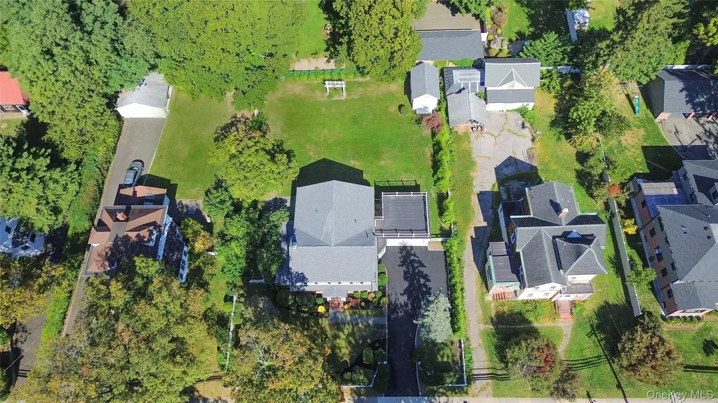 99 Warner Avenue Roslyn Heights NY 11577