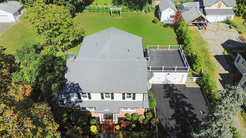 99 Warner Avenue Roslyn Heights NY 11577