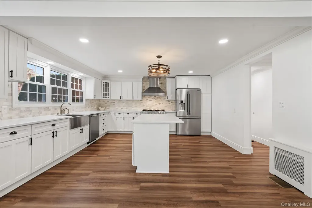 99 Warner Avenue Roslyn Heights NY 11577