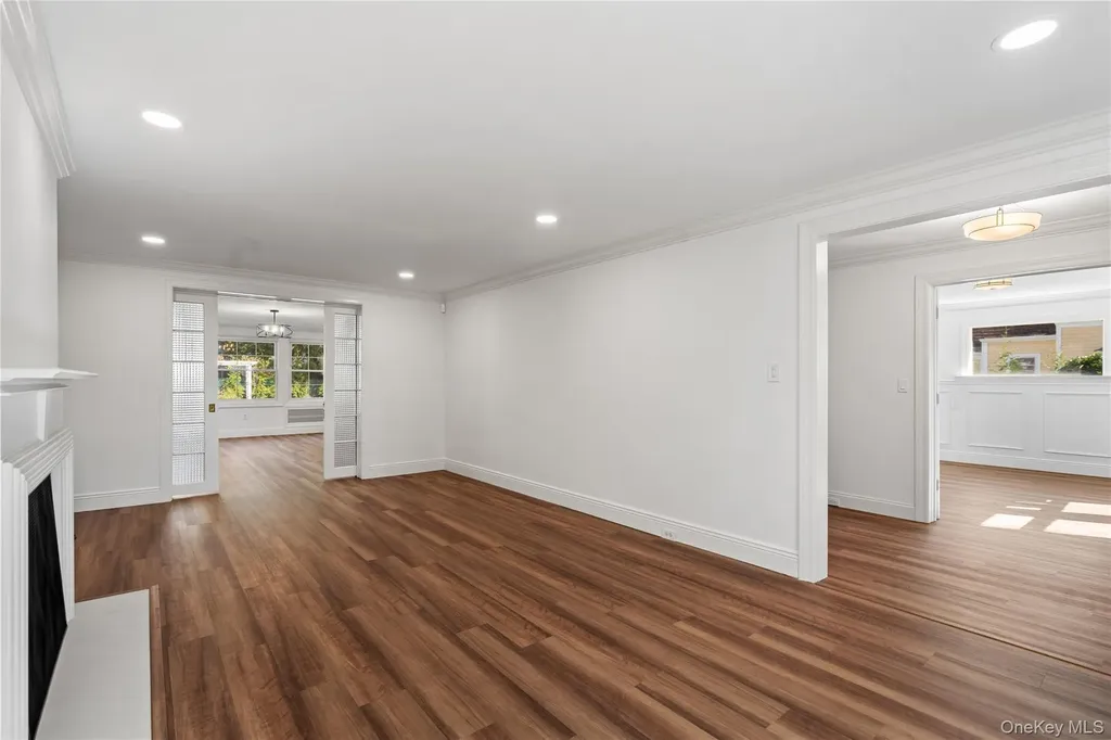 99 Warner Avenue Roslyn Heights NY 11577