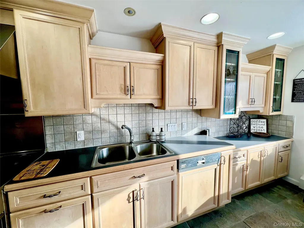 14 Rdean Place Middletown NY 10940