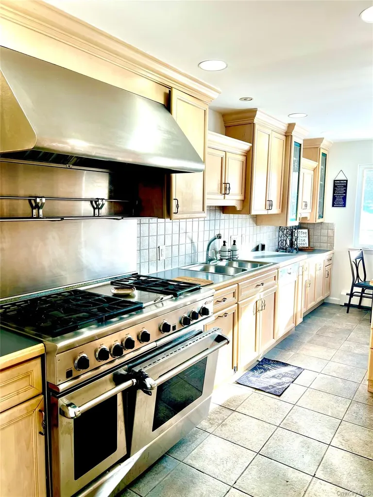 14 Rdean Place Middletown NY 10940