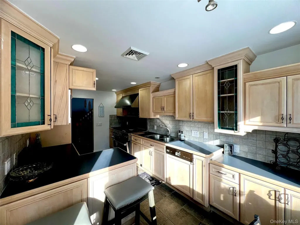 14 Rdean Place Middletown NY 10940