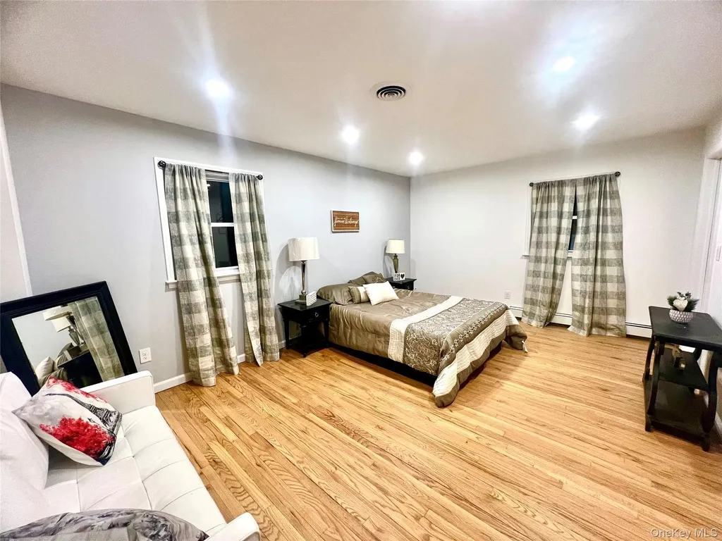 14 Rdean Place Middletown NY 10940