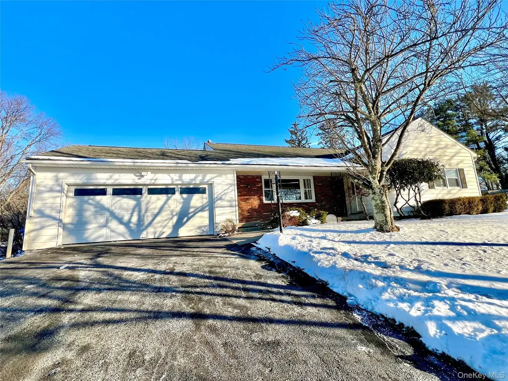 14 Rdean Place Middletown NY 10940