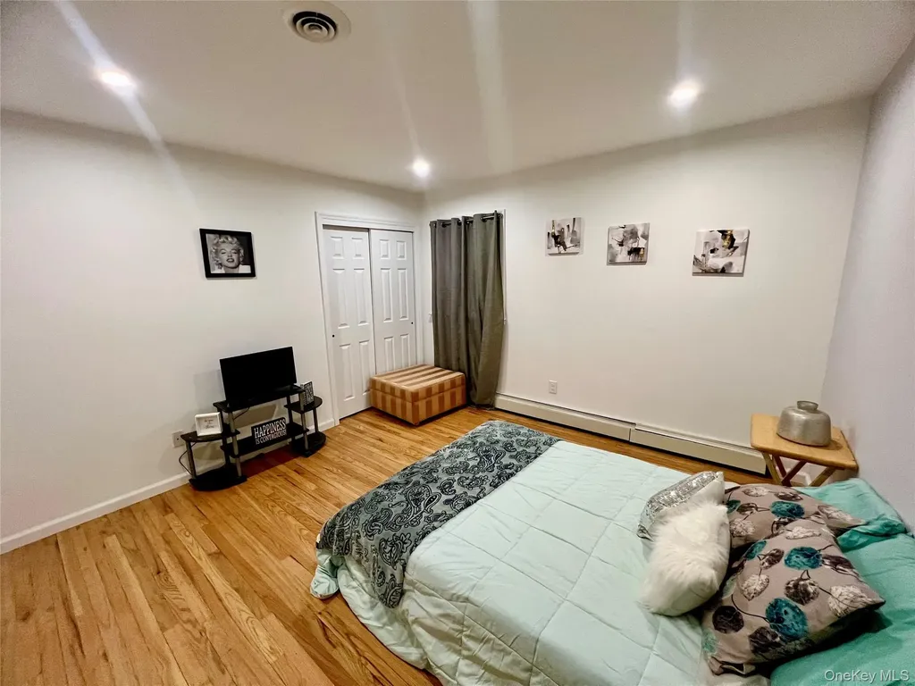 14 Rdean Place Middletown NY 10940