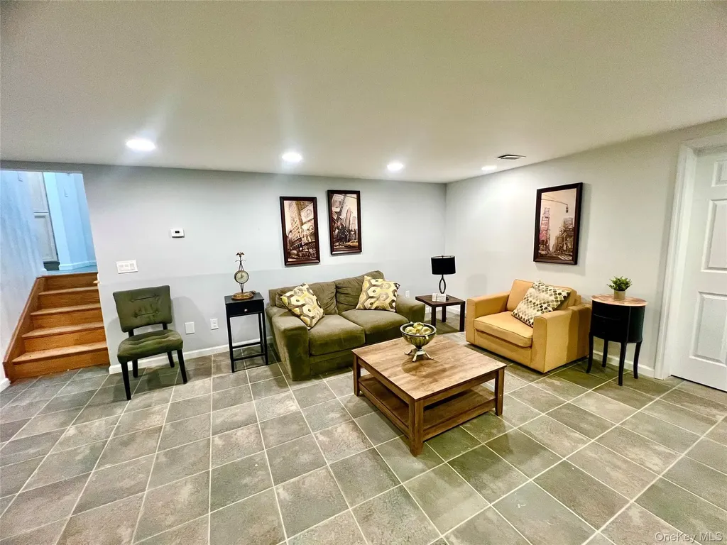 14 Rdean Place Middletown NY 10940