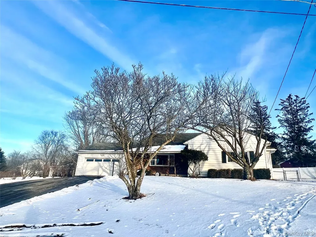 14 Rdean Place Middletown NY 10940