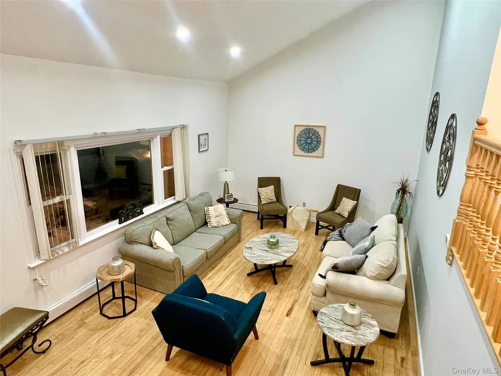 14 Rdean Place Middletown NY 10940