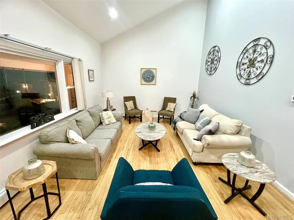 14 Rdean Place Middletown NY 10940