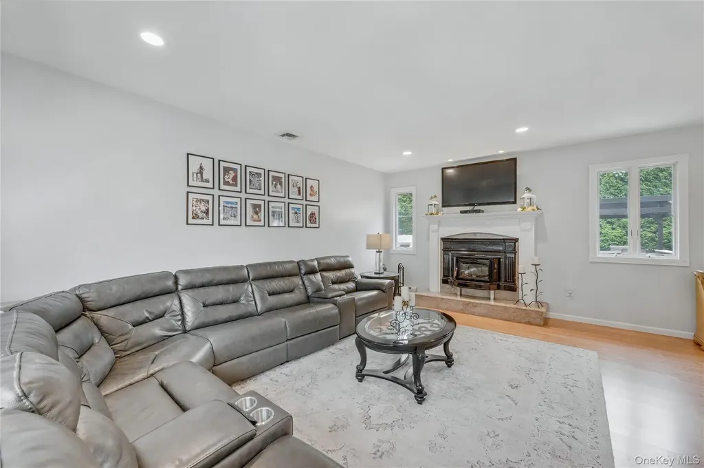 3 Feather Lane Commack NY 11725