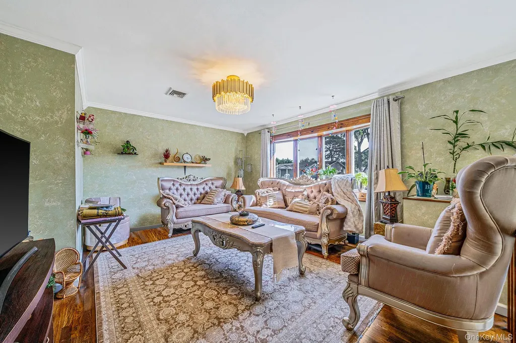 1 Winthrop Street Islip NY 11751