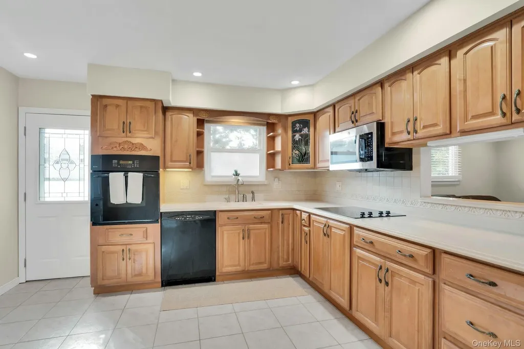 21 E Hill Drive Smithtown NY 11787