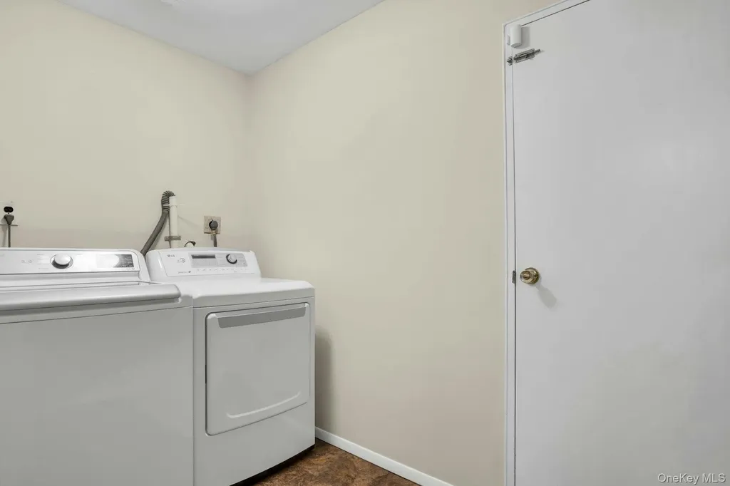21 E Hill Drive Smithtown NY 11787