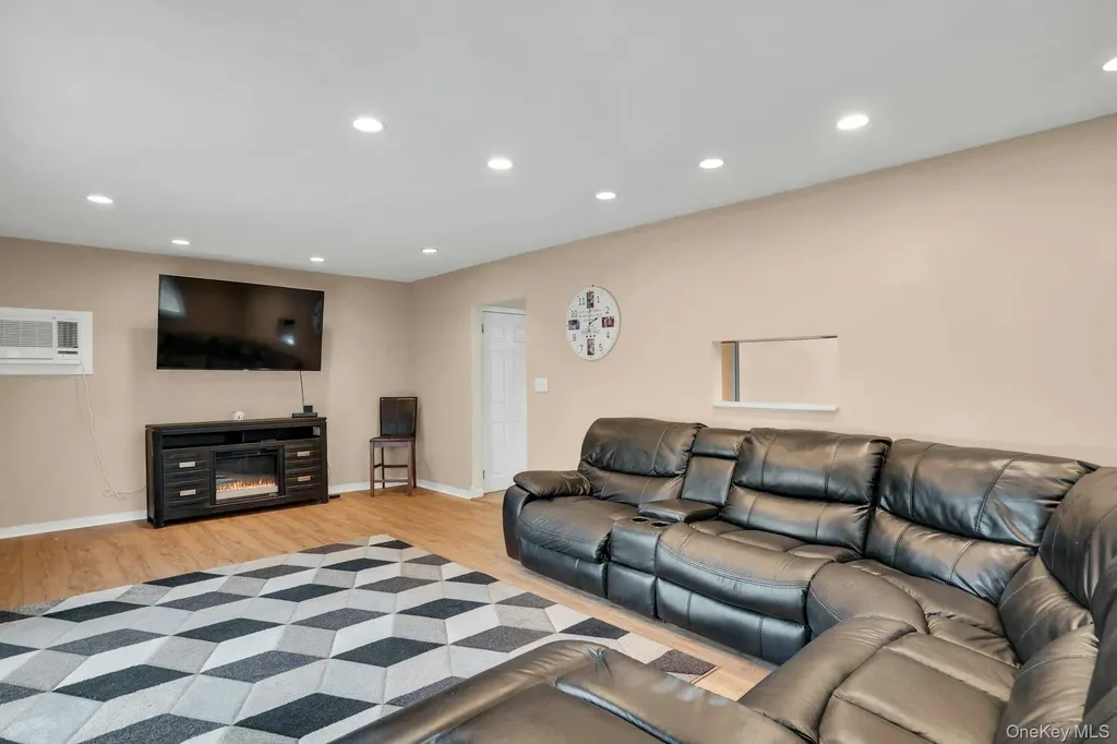 21 E Hill Drive Smithtown NY 11787