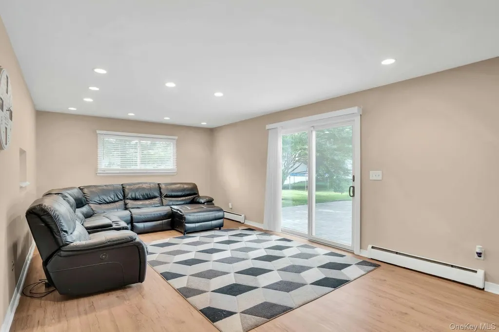 21 E Hill Drive Smithtown NY 11787