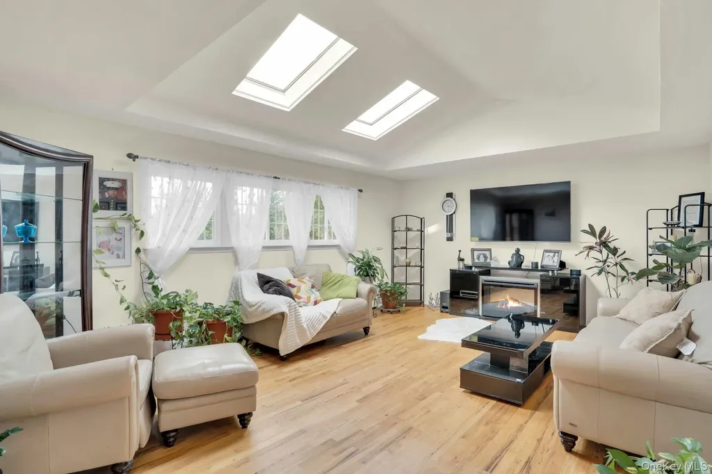 21 E Hill Drive Smithtown NY 11787