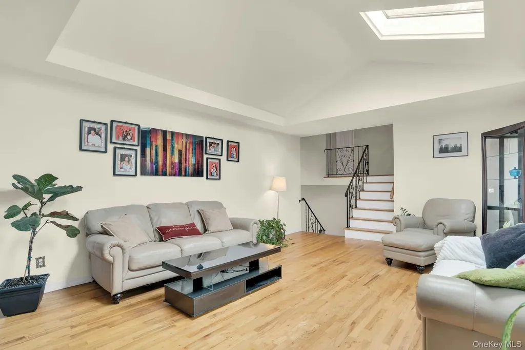 21 E Hill Drive Smithtown NY 11787