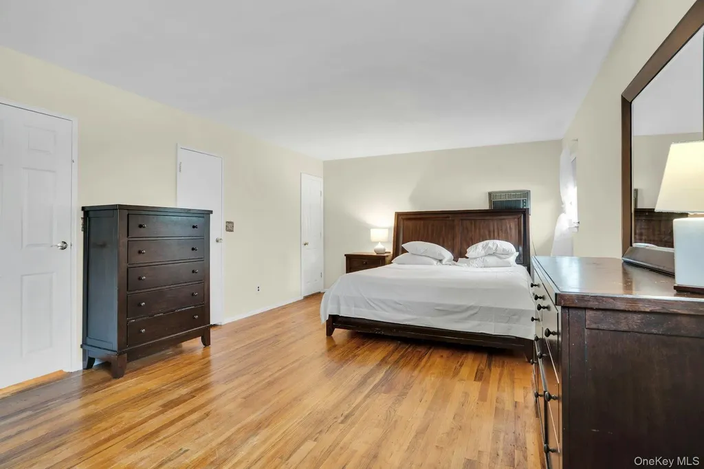 21 E Hill Drive Smithtown NY 11787