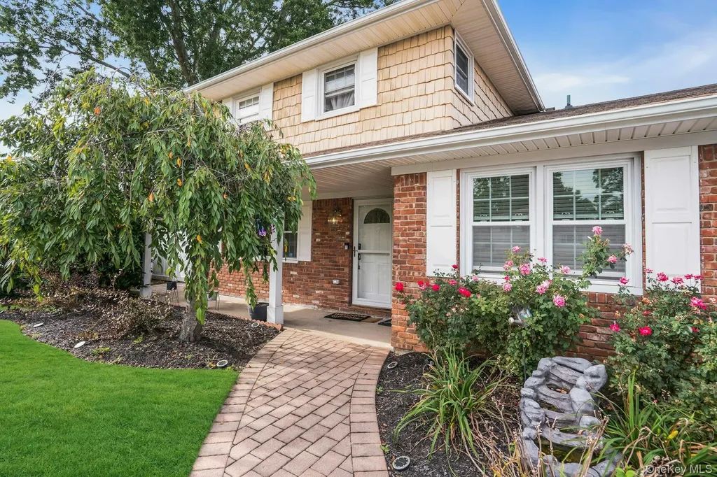 21 E Hill Drive Smithtown NY 11787