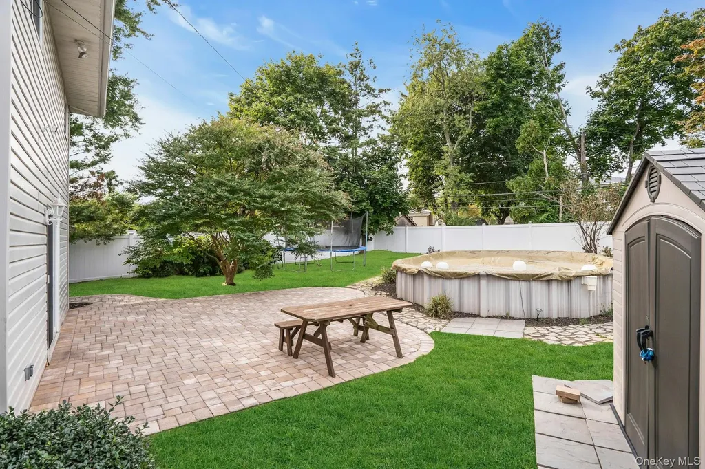 21 E Hill Drive Smithtown NY 11787