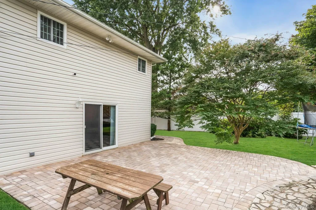 21 E Hill Drive Smithtown NY 11787