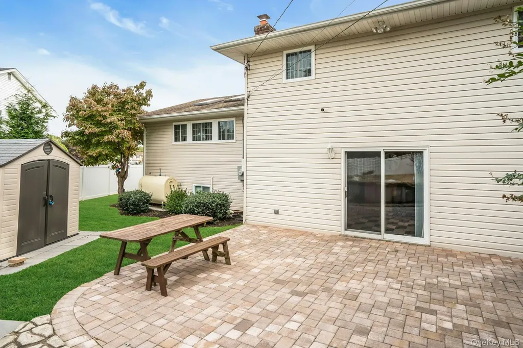 21 E Hill Drive Smithtown NY 11787