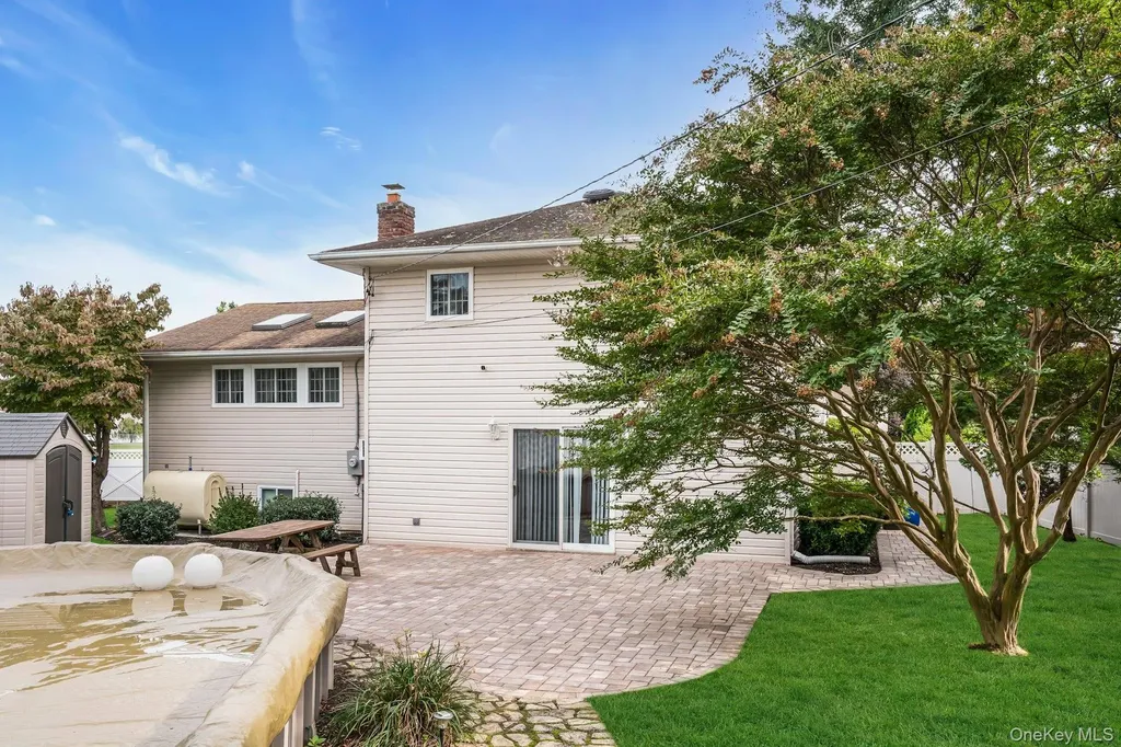 21 E Hill Drive Smithtown NY 11787