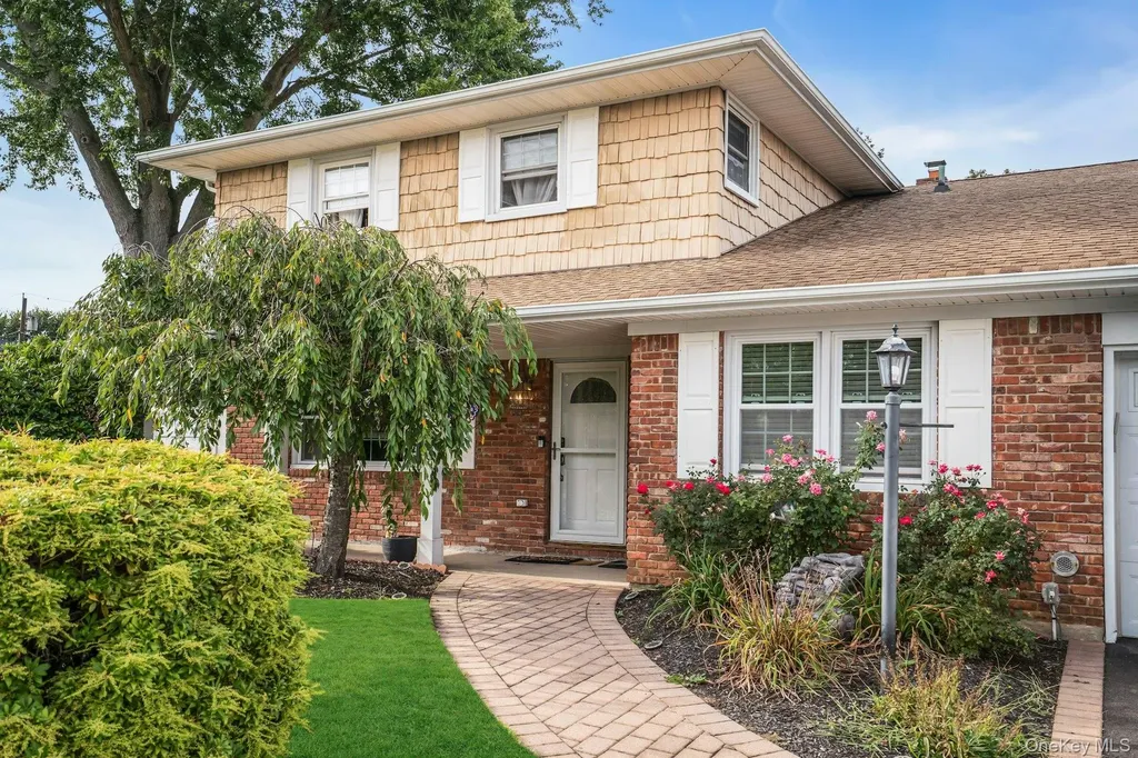21 E Hill Drive Smithtown NY 11787
