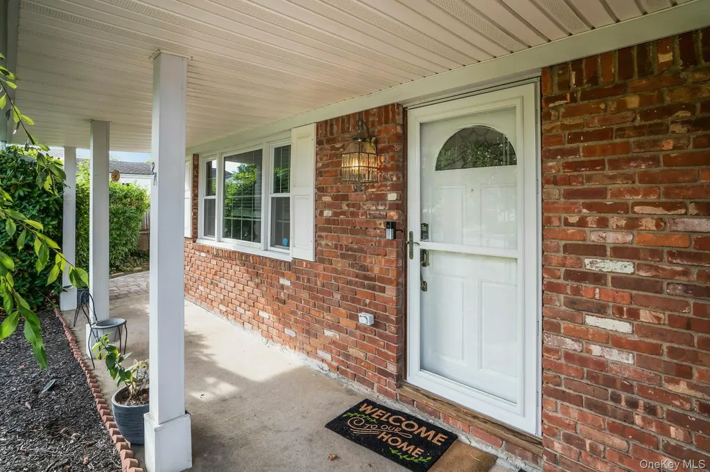 21 E Hill Drive Smithtown NY 11787
