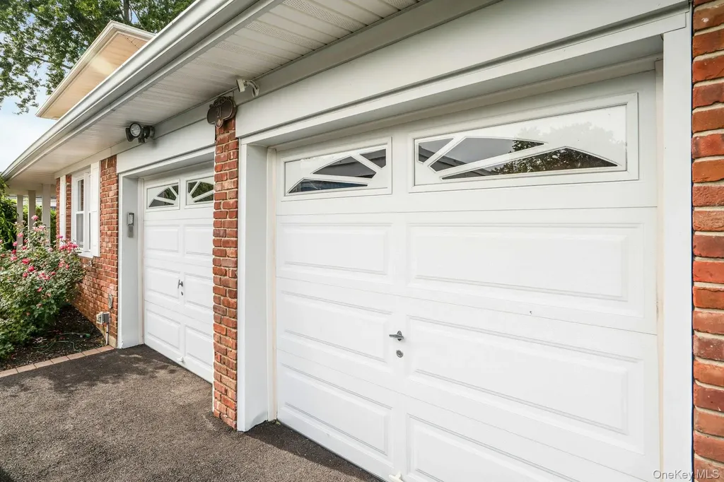 21 E Hill Drive Smithtown NY 11787