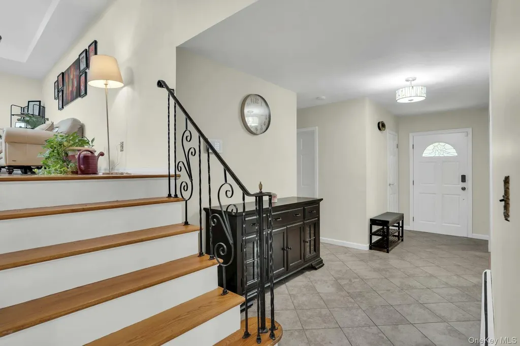 21 E Hill Drive Smithtown NY 11787