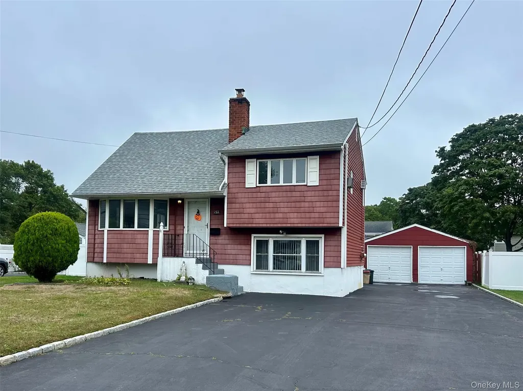 577 Peter Paul Drive West Islip NY 11795