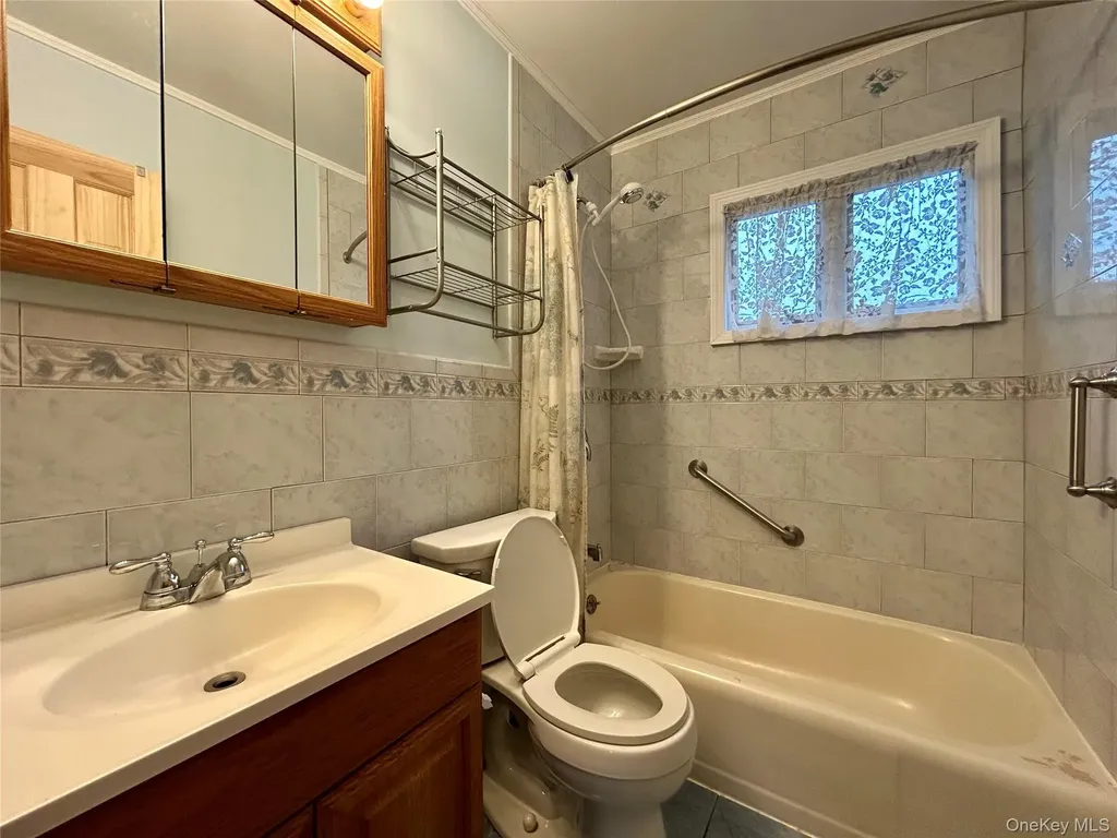 577 Peter Paul Drive West Islip NY 11795