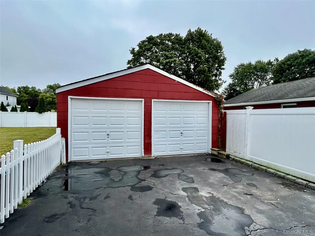 577 Peter Paul Drive West Islip NY 11795