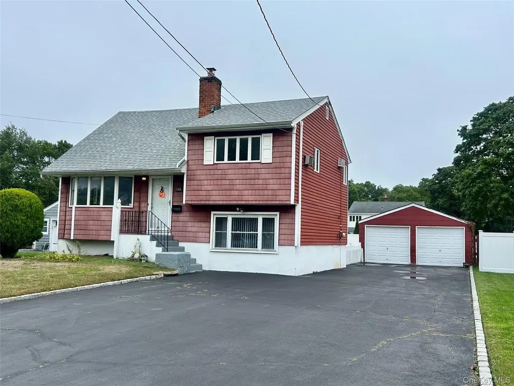 577 Peter Paul Drive West Islip NY 11795