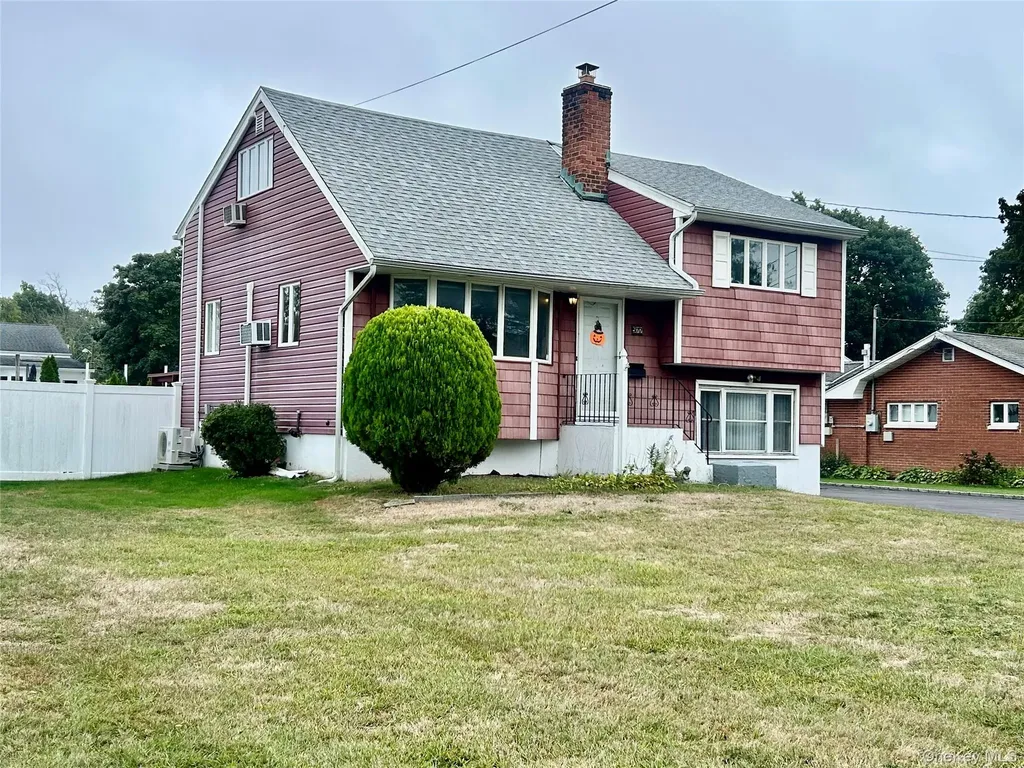 577 Peter Paul Drive West Islip NY 11795