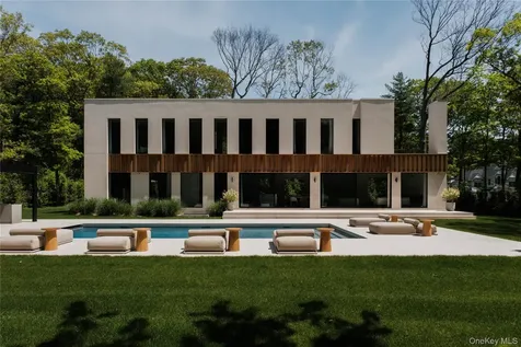 96 Godfrey Lane Huntington NY 11743