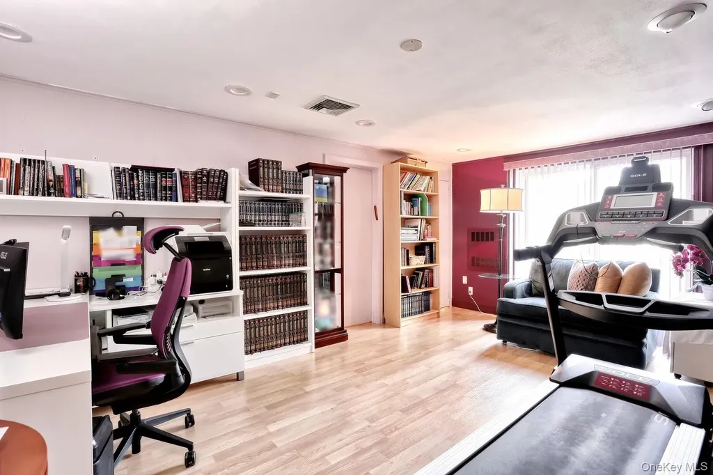21 Briarcliff Drive Monsey NY 10952
