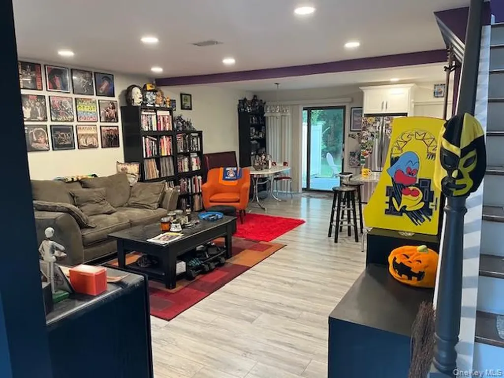 203 Pond View Lane Smithtown NY 11787