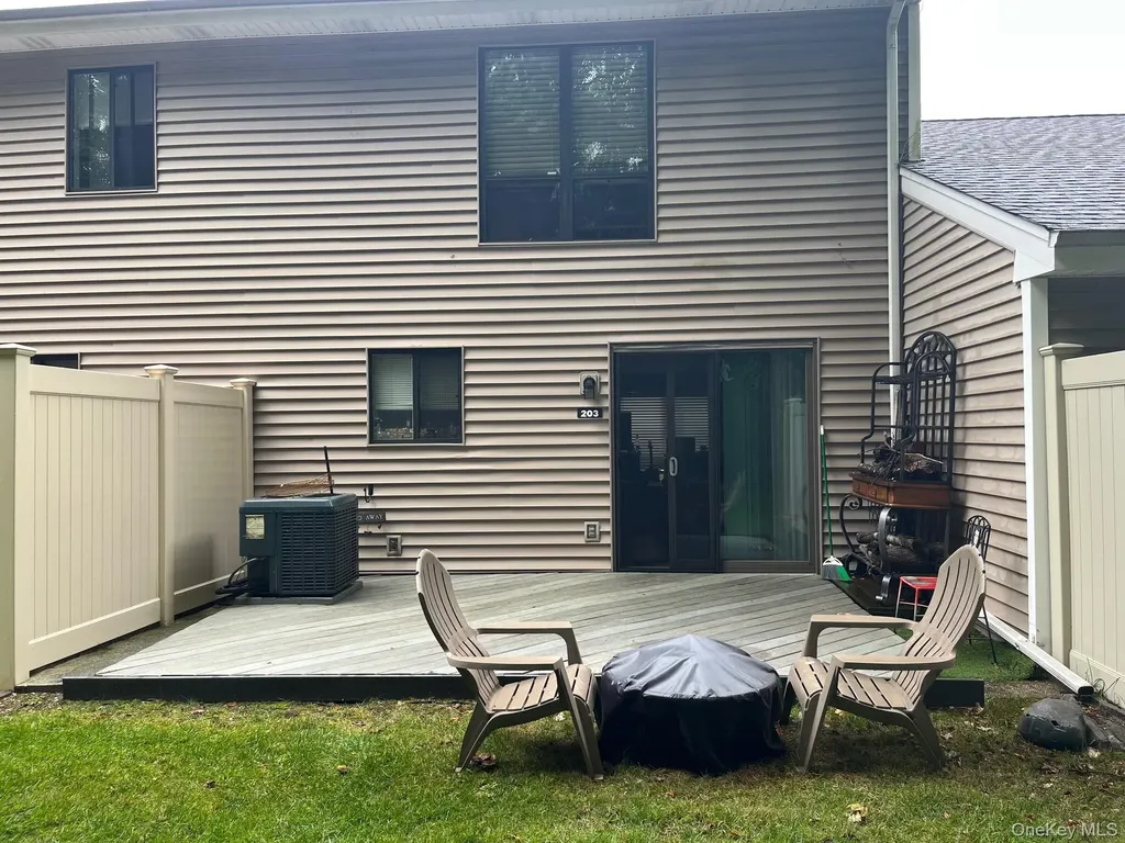 203 Pond View Lane Smithtown NY 11787