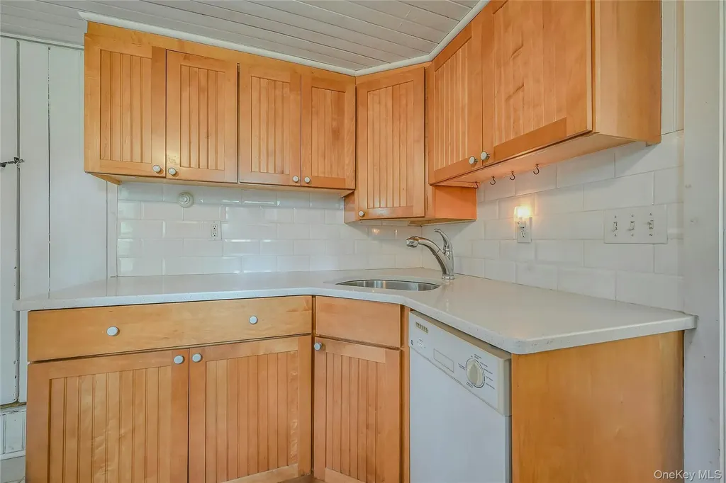 3680 Main Bayview Road Southold NY 11971
