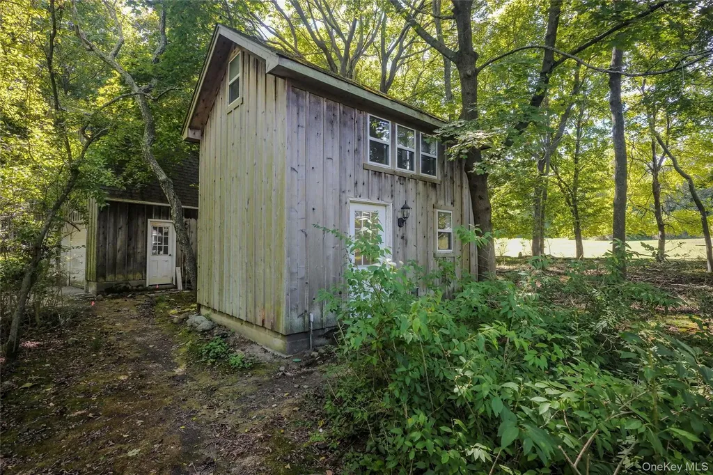 3680 Main Bayview Road Southold NY 11971