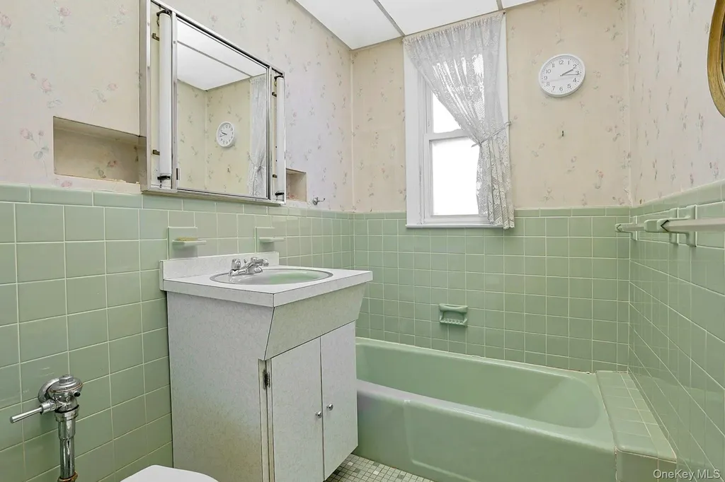 317 E 242nd Street Bronx NY 10470