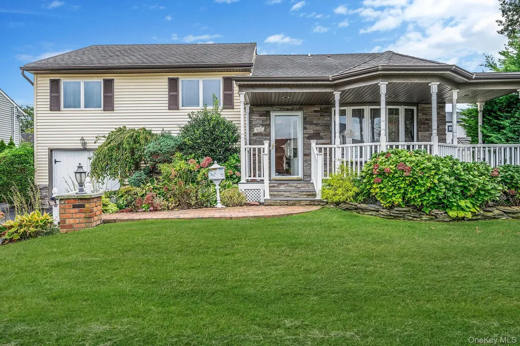 3676 Regent Lane Wantagh NY 11793