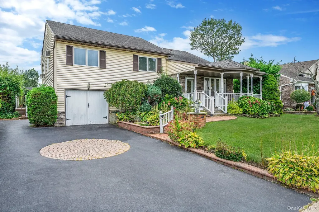 3676 Regent Lane Wantagh NY 11793