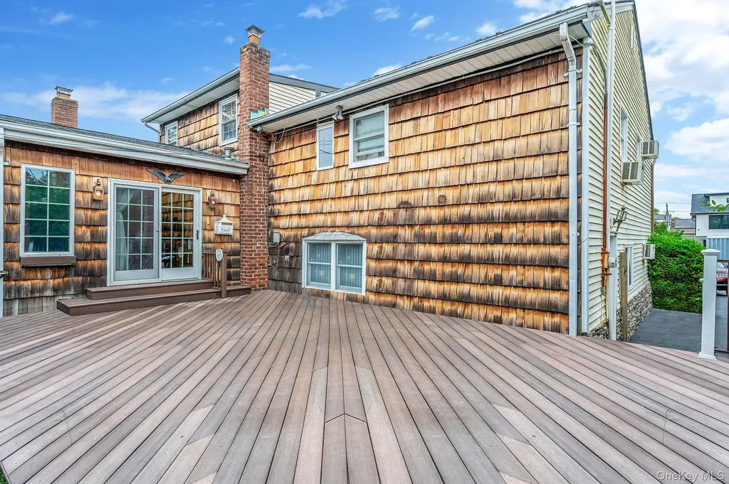 3676 Regent Lane Wantagh NY 11793